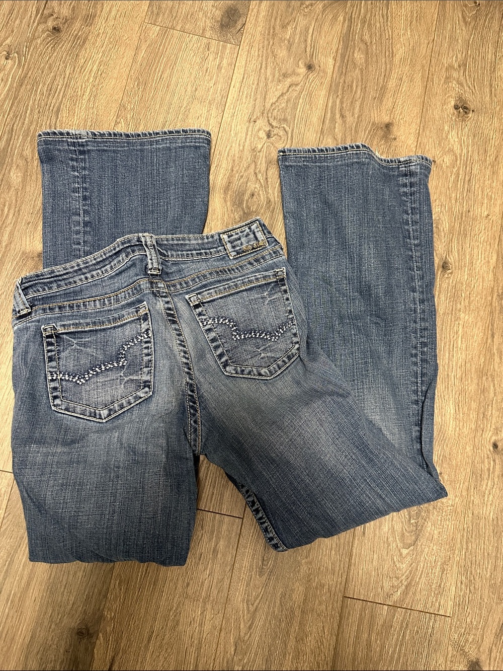 BKE Women's Medium Blue Bootcut Jeans with Embroidered Back Pockets